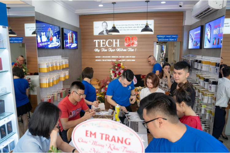 tech88-apple-store-cua-hang-ban-iphone-12-tai-ha-noi