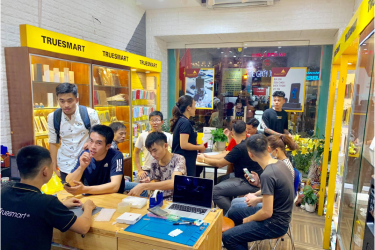 truesmart-cau-hang-ban-iphone-12-tai-ha-noi