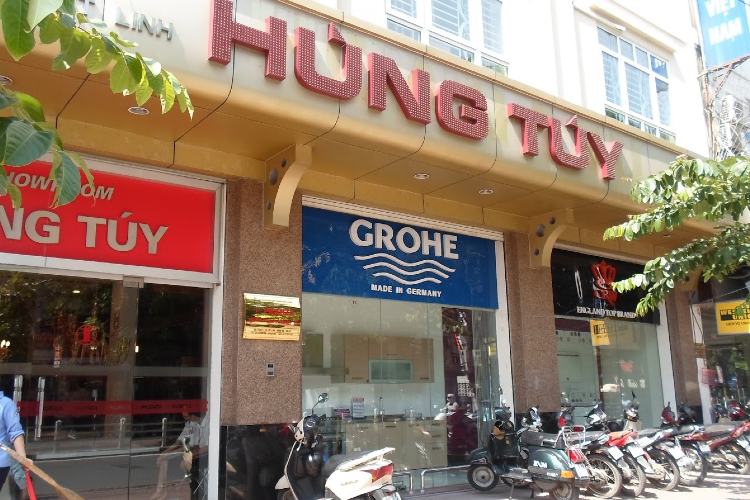 Showroom-thiet-bi-ve-sinh-cao-cap-o-ha-noi