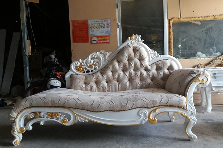 cac-mau-ghe-sofa-thu-gian-phong-cach-co-dien-chau-au