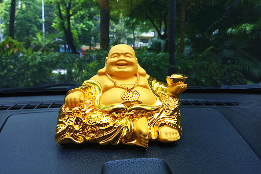 Những Cách Đặt Tượng Phật Trên Xe Ô Tô Đúng Phong Thủy Nhất