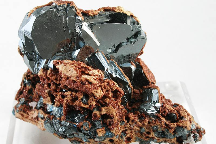 y-nghia-phong-thuy-da-Hematite